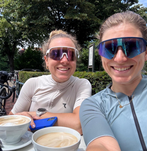 sarina & lea 486x497